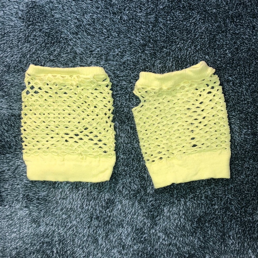 Fingerless fishnet gloves - Picture 3 of 4